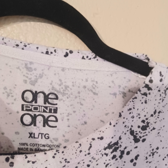 One Point One White with Black Splash Paint Print Top Size: XL - Picture 4 of 7